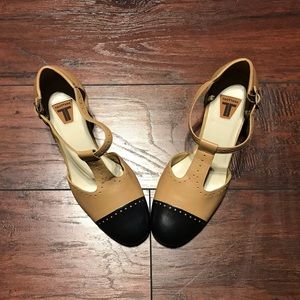 Trotters Classic Spectator Shoes